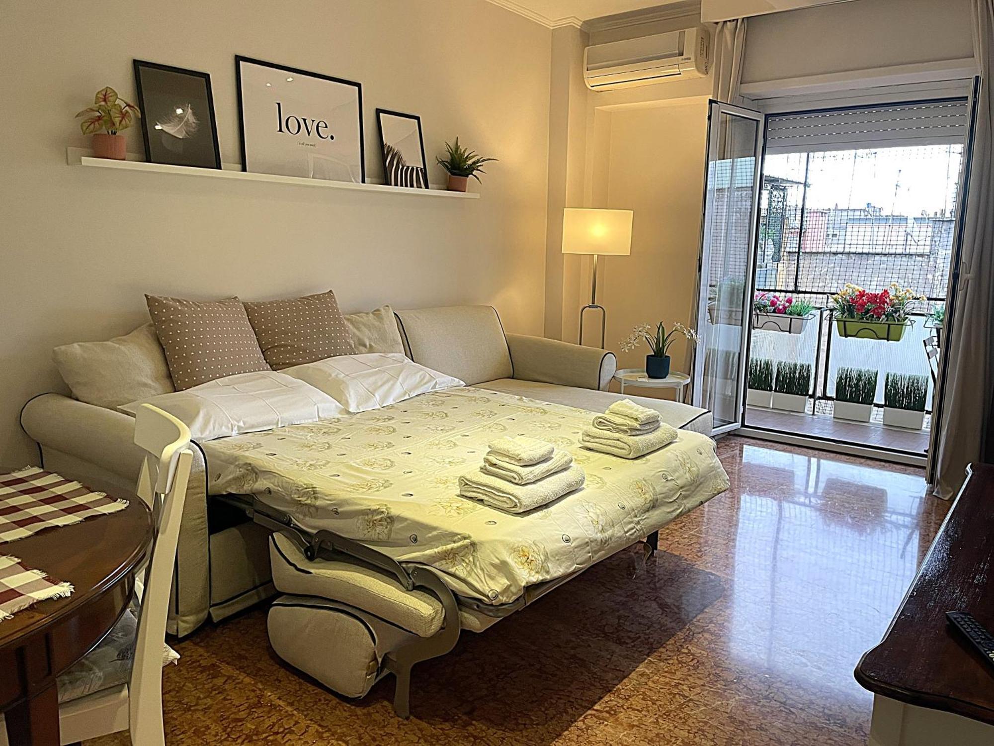 Appartement La Casa Libre Metro A Colli Albani 350 M Rome